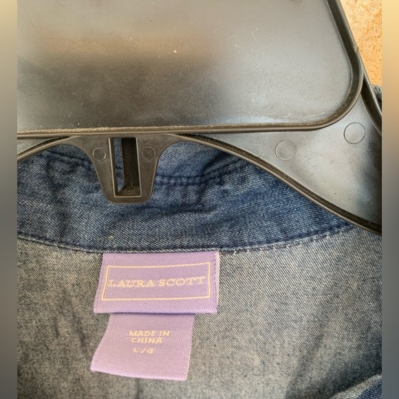 Laura Scoot Women’s Blouse - Picture 8 of 9